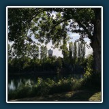 David Williams - Wasserturm unterm Baumbogen
  HUAWAI, 1/6061 sec., -1 EV, F 1,6, ISO 50, 5,56 mm (35 mm Äquivalent ~ 27 mm)