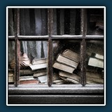 Hans Kirsch - Bücherecke
  Nikon D750
  1/60 sec., f 5,6, ISO 3600