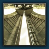 Heiko Schiebeling - Kugelbahn-Brücke 
  Canon EOS 80 D, 10-20 mm 
  1/0,3 sec., f20, ISO 100 17 mm  (35 mm Äquivalent ~ 28 mm)