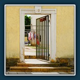 Thomas Maier  - Die Tür ist offen 
  Sony A 7, E 28-200 mm F 2,8-5,6 A 071 
  1/250 sec., f 8, ISO 100, 34 mm