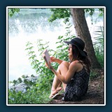 Walter Anstett - Lesestunde am See 
  Olympus E-M1 Mark II, Olympus M 12-100 mm, F 4. 
  1/125 sec., f4,5 ISO 200, Brennweite 21 mm (35 mm Äquivalent ~ 42 mm)