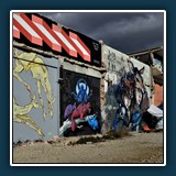 Helmut Benz - Graffitiwand 
  NIKON D600, Olympus M 12-100 mm, F 4. 
  1/1250 sec., f/7,1, ISO 100, Brennweite 24 mm