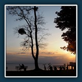 Walter Anstett - Chillen  am  See 
  Olympus E-M1 Mark II, OLYMPUS M.12-100mm F4.0 
  1/400 sec., f 10, ISO 200 Brennweite 20 mm (35 mm Äquivalent ~ 40 mm)