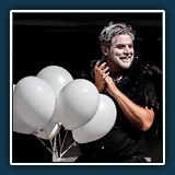 Andreas Skrenty - Die Freude des Künstlers 
  Olympus E-M10Mark II, OLYMPUS M.12-200mm F3.5-6.3 
  1/1000 sec., f 6.3, ISO 200, -0,3 EV, Brennweite 200 mm (35 mm Äquivalent 401 mm)