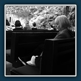 Helmut Benz - Verstohlener Blick 
  NIKON D600, ohne 
  1/125 sec., f 5.6, ISO 3200, -0,33 EV, Brennweite 24 mm