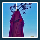 Rosi Flury - Aus 2 mach 1
  Sony Alpha 37, DT 18-135mm F3.5-5.6 SAM
  1/250 sec., f 8, ISO 400,  Brennweite 18 mm (35 mm Äquivalent ~ 27 mm)
  